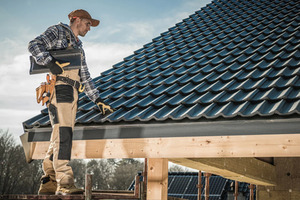 Pros and Cons of Hiring a Roofing Contractor